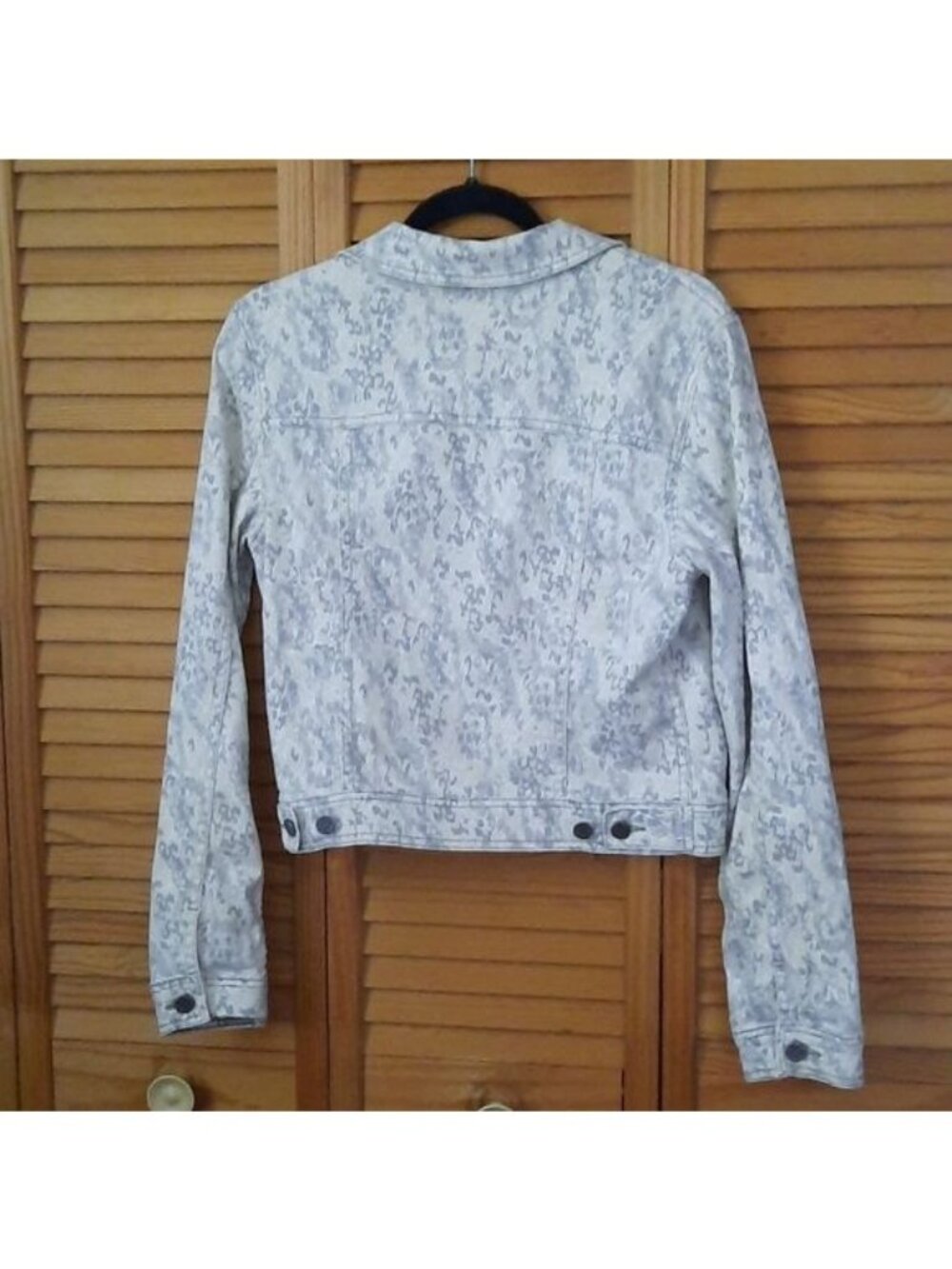 Free People Grey Camo Faded Cropped Camouflage Denim Jean Jacket Made US Size M - Picture 2 of 8